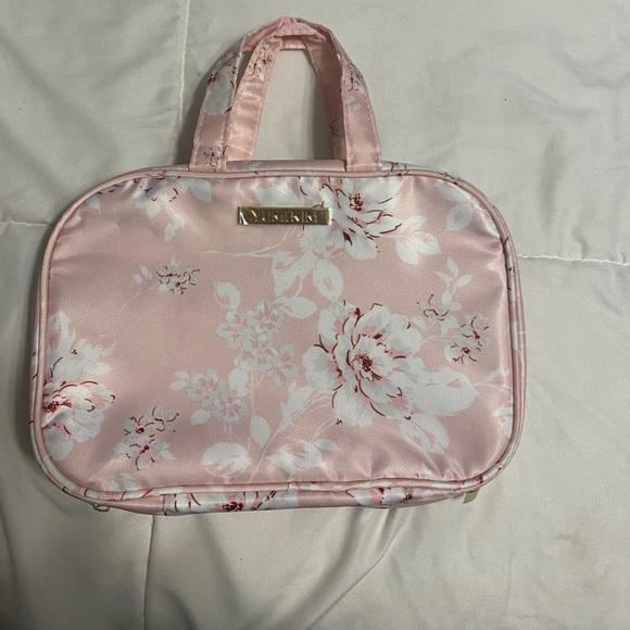 Makeup or accessory bag - Picture 1 of 6
